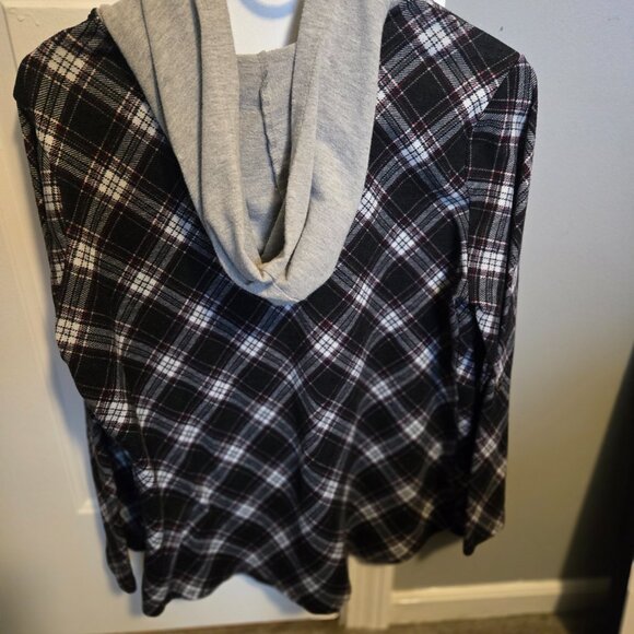 Shirt - Picture 2 of 4